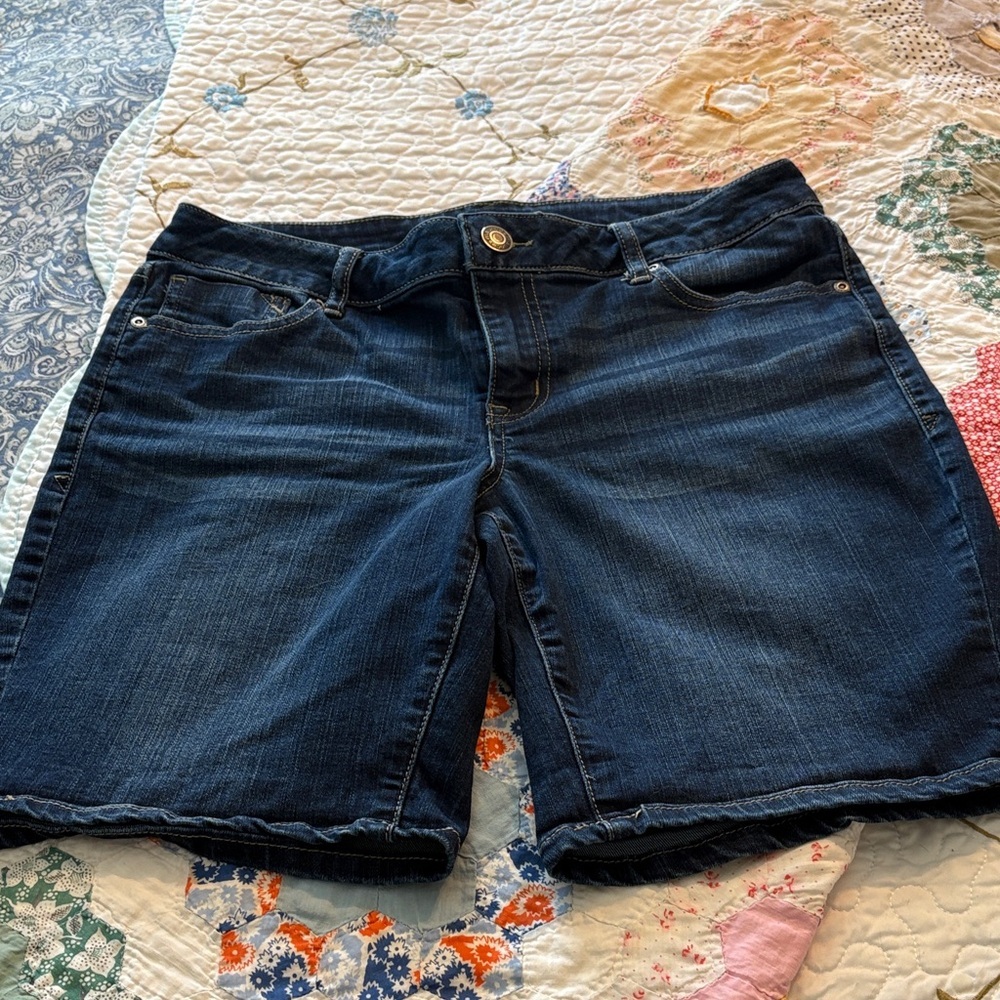 Maurice’s Womens Denim Shorts Size 10